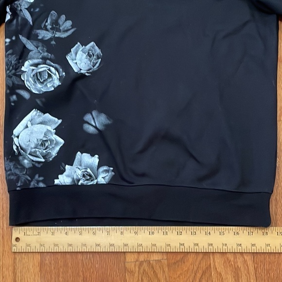 A Preowned H & M Woman size medium black and white Sweatshirt Hoodie with flower - Picture 9 of 12